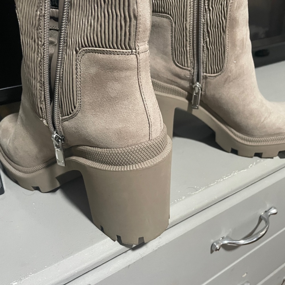 booties - Picture 5 of 6